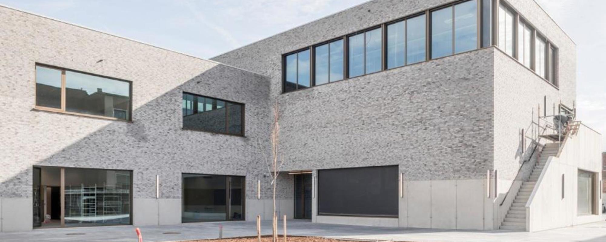 De Schuit Sint Pieters école Blankenberge Gino Debruyne architect FLOORGRES Industrial steel naturale 60x60